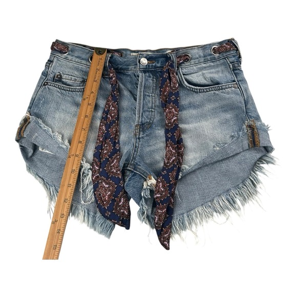 We the Free People Scarf Belt Button Fly Jean Shorts 26 Light Fringe Fray Cuffed - Picture 5 of 13